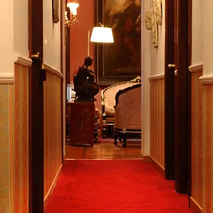 Residenza Frattina Πανσιόν